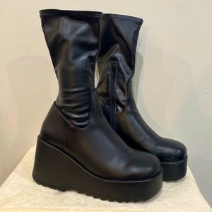 Steve Madden Proceed Platform Fitted Boots (size 7.5)